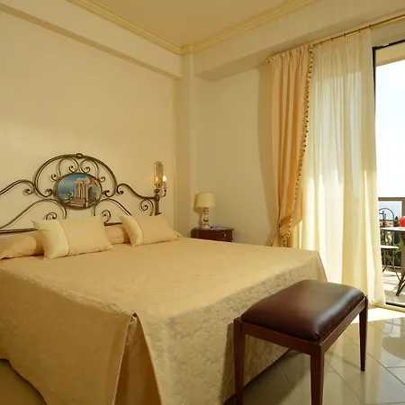 Отель Art Diamond Naxos Taormina Джардини-Наксос