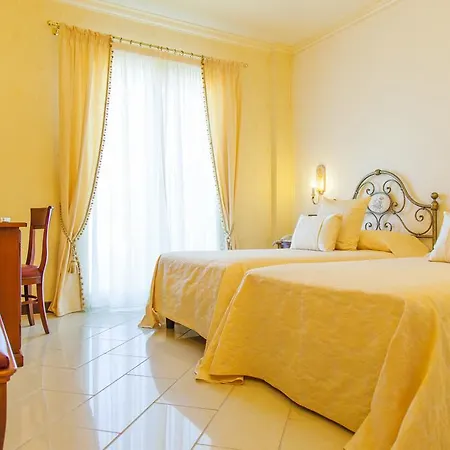 Art Diamond Naxos Taormina Джардини-Наксос
