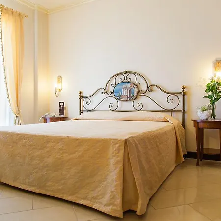 Отель Art Diamond Naxos Taormina 4*