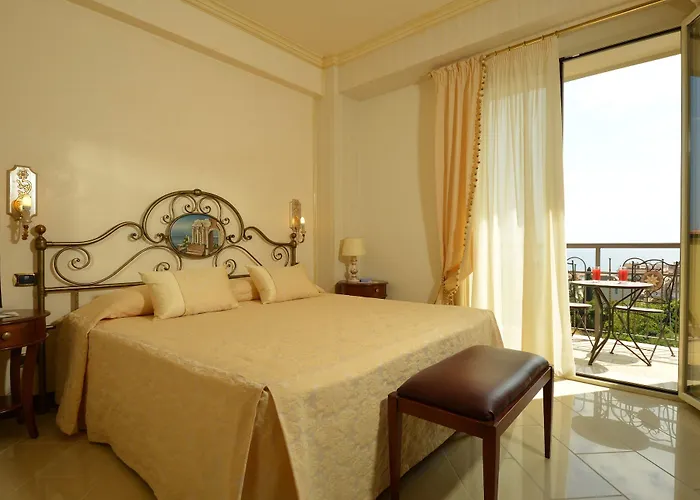 מלון Art Diamond Naxos Taormina גיארדיני נאקסוס